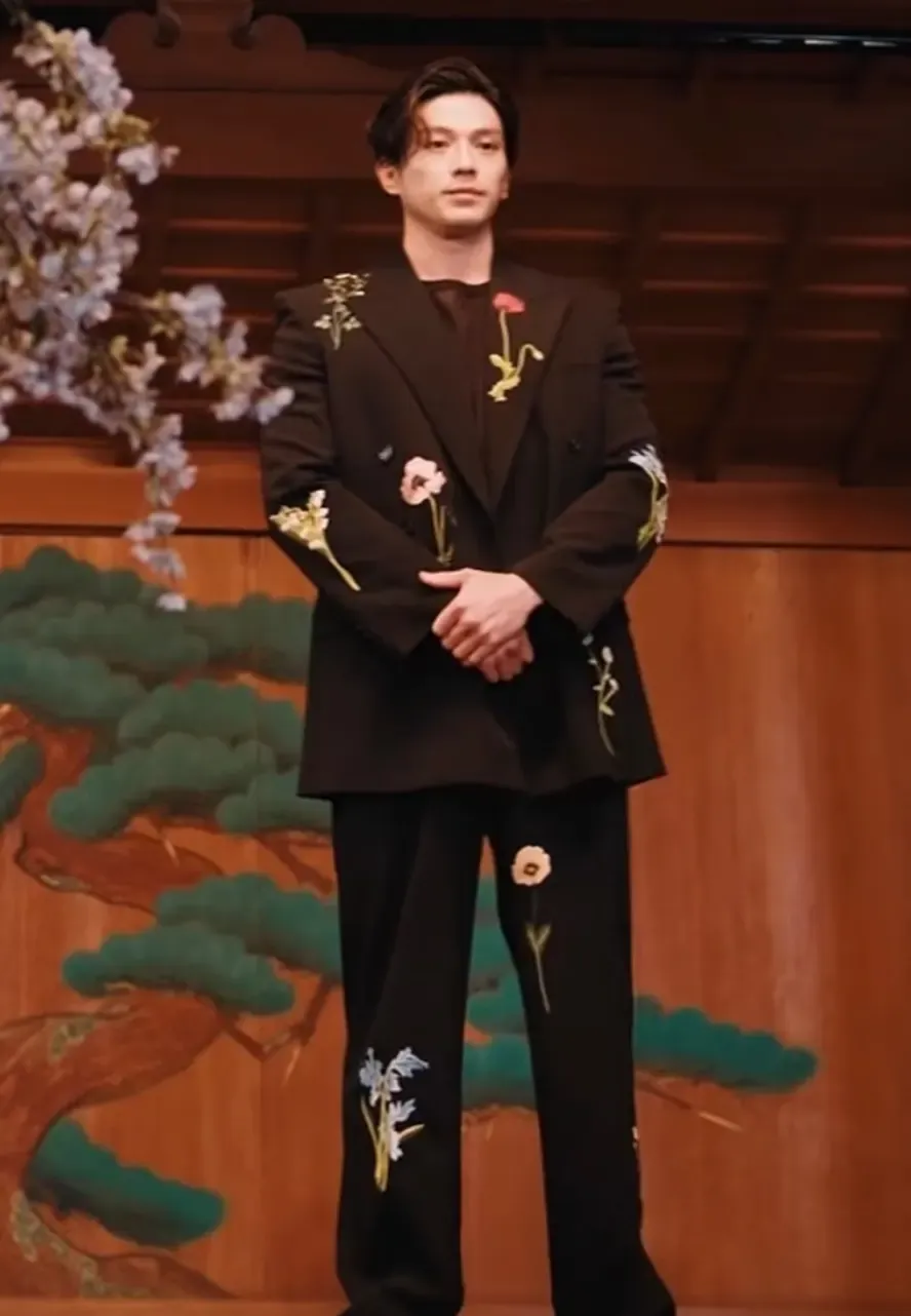 One Piece S02 Promotion Mackenyu Black Blazer mackenyu black suit