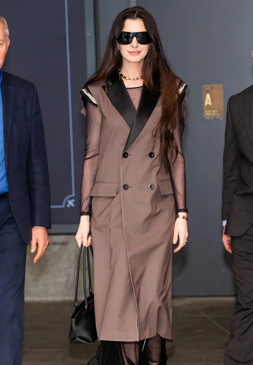 Anne Hathaway The Devil Wears Prada 2 Sleeveless Coat andrea sachs sleeveless coat