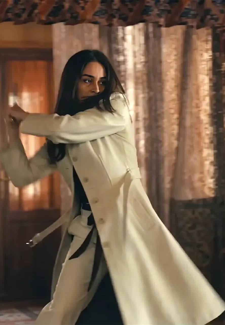 Ponies S01 Emilia Clarke White Trench Coat ponies emilia clarke white trench coat