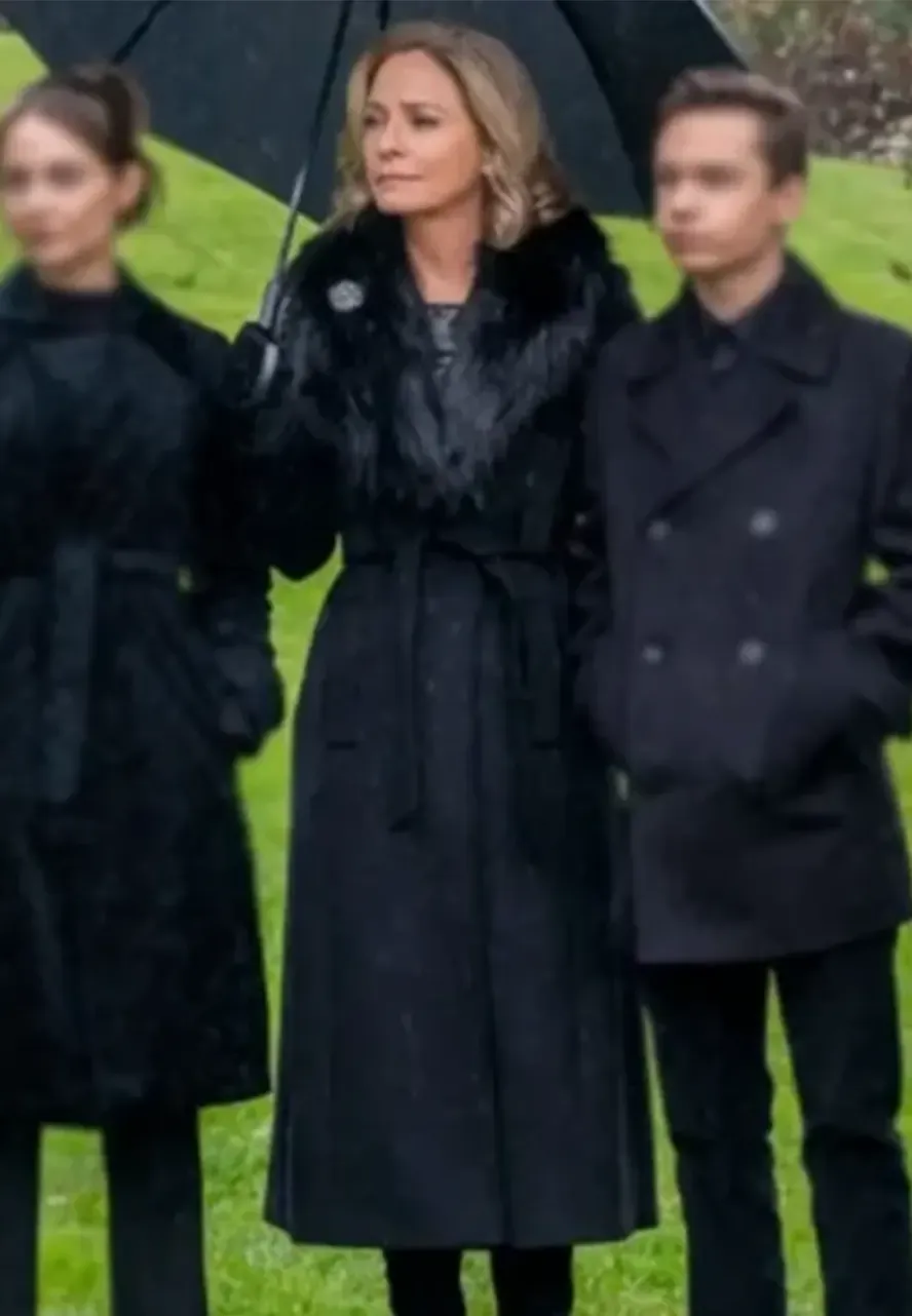 Arrow S08 Moira Queen Black Coat susanna thompson black coat