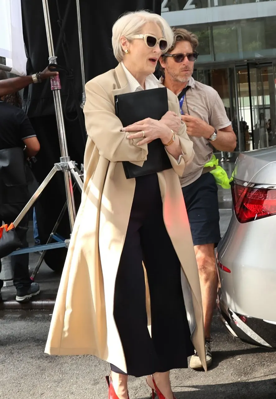 Meryl Streep The Devil Wears Prada 2 Beige Trench Coat the devil wears prada 2 trench coat