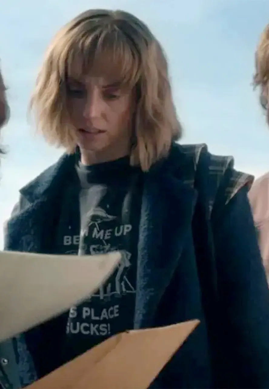 Stranger Things S05 Robin Buckley Blue Coat maya hawke blue coat