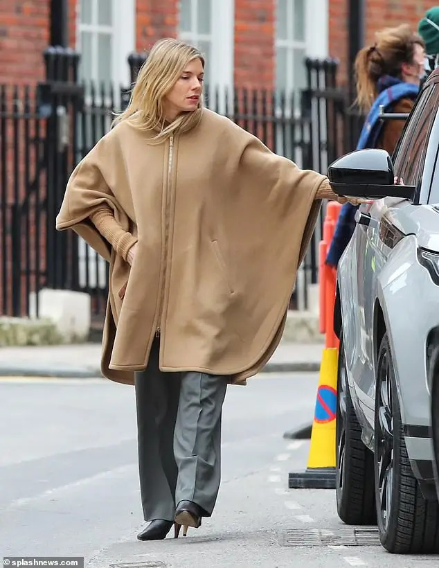 Anatomy of a Scandal 2022 Sophie White Poncho Anatomy of a Scandal 2022 Sophie White Poncho
