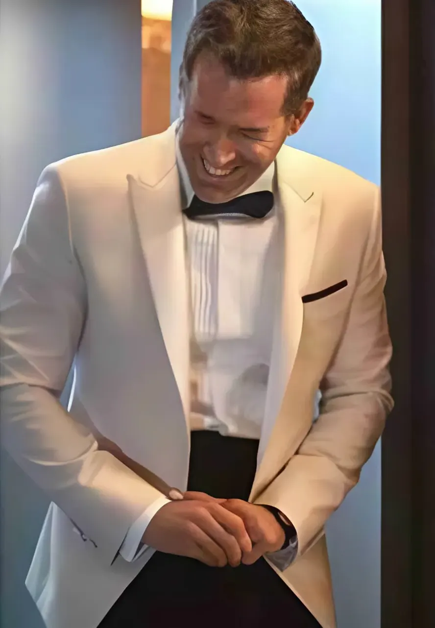 Red Notice Ryan Reynolds White Blazer Red Notice Ryan Reynolds White Blazer