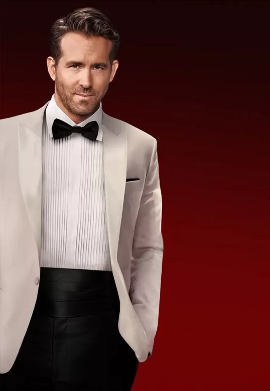 Red Notice Ryan Reynolds White Blazer Red Notice Ryan Reynolds White Blazer - Image 2